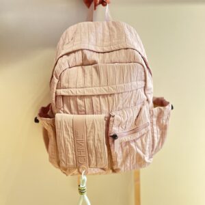 MOCHILA URBANA CHIMOLA EUFORIA M221- 17" Un compartimento principal amplio. Tres compartimentos frontales (dos con cierre y uno con solapa). Dos bolsillos laterales con ajuste elástico.
