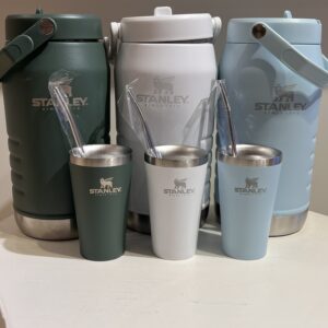 TERMO SIMIL STANLEY TERERE 1.9L + VASO Y BOMBILLA H10147
